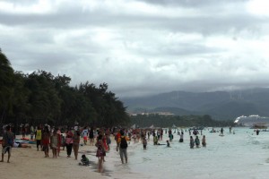 Boracay tourist arrivals up amid threat of closure